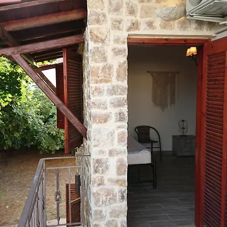 Stone House With Seaview Apartman