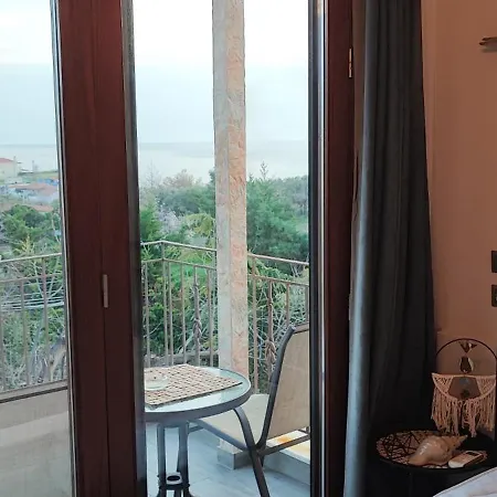 Stone House With Seaview Appartement
