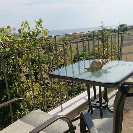 Stone House With Seaview Apartment *