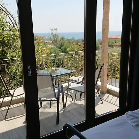 Stone House With Seaview Apartment *