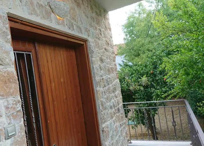 Stone House With Seaview Daire