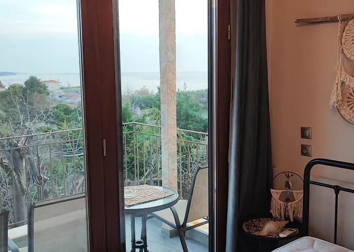 Stone House With Seaview Daire