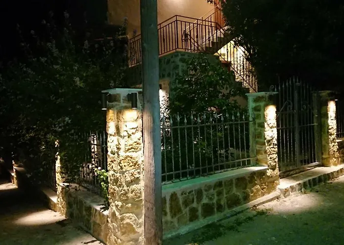 Stone House With Seaview Daire